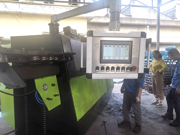 12A彎箍機 出廠(chǎng)調試600.jpg 12A彎箍機 出廠(chǎng)調試600.jpg